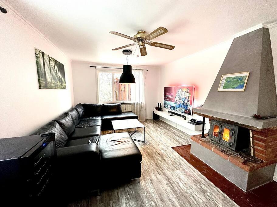 Modernt & Rymligt Sommarhus Pa Landet- Bubbelpool Villa เอสคิสทูนา ภายนอก รูปภาพ