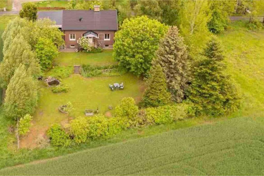 Modernt & Rymligt Sommarhus Pa Landet- Bubbelpool Villa เอสคิสทูนา ภายนอก รูปภาพ