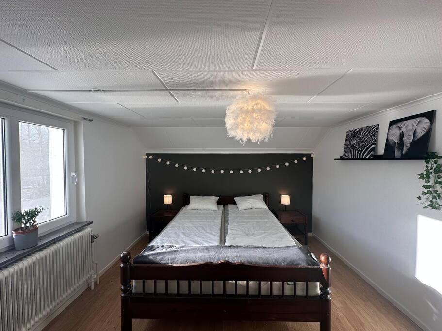 Modernt & Rymligt Sommarhus Pa Landet- Bubbelpool Villa เอสคิสทูนา ภายนอก รูปภาพ